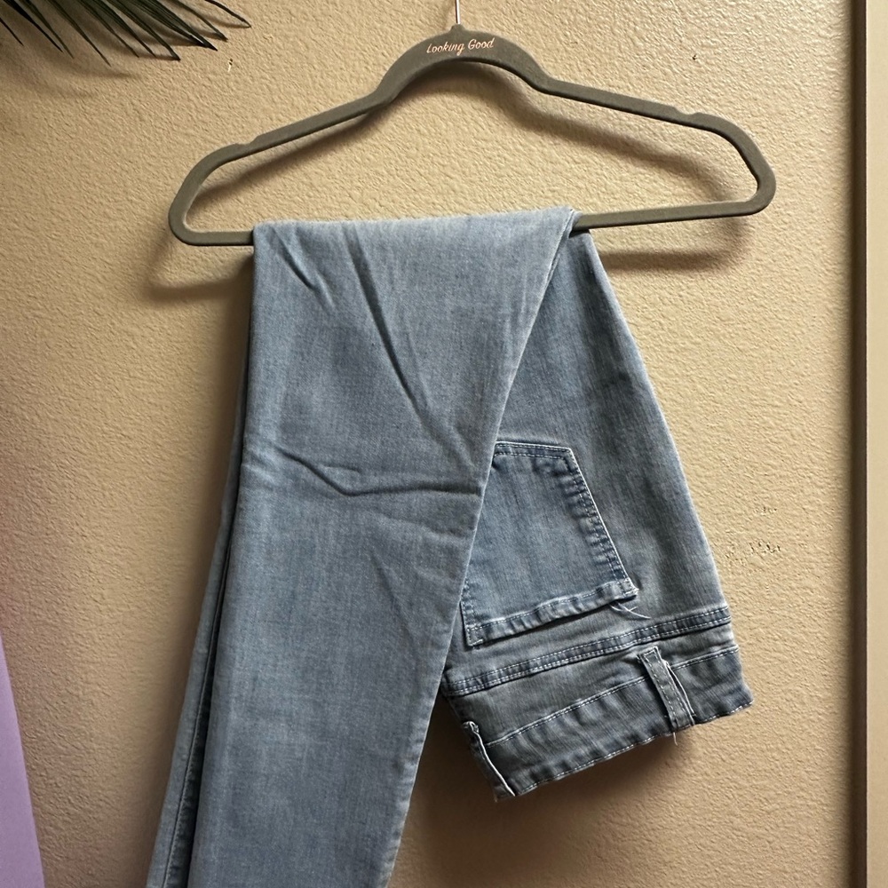 SHEIN Light Blue Straight Leg Jeans